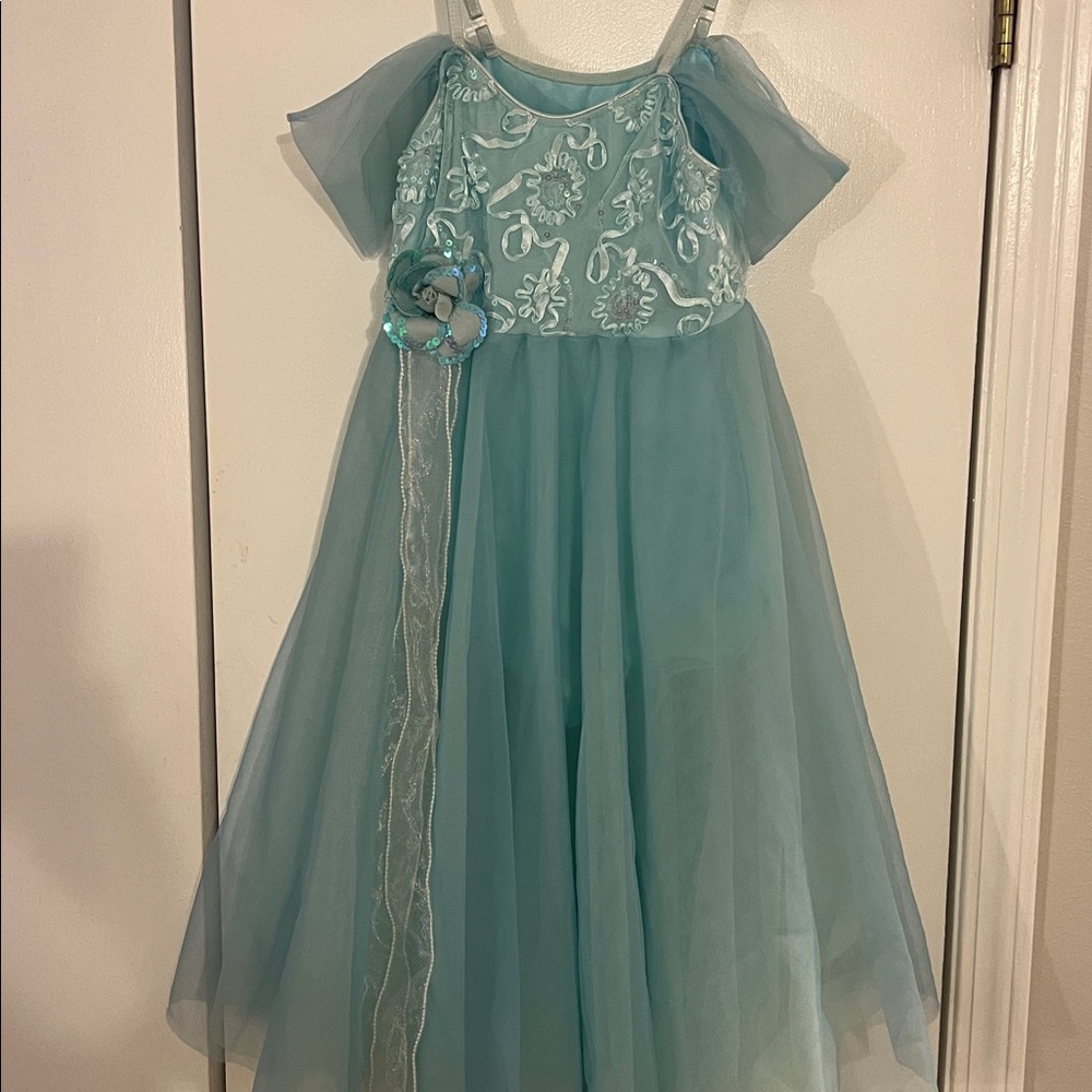 REVOLUTION BLUE DRESS THAT CAN BE USED FOR ANY OCCASION.
